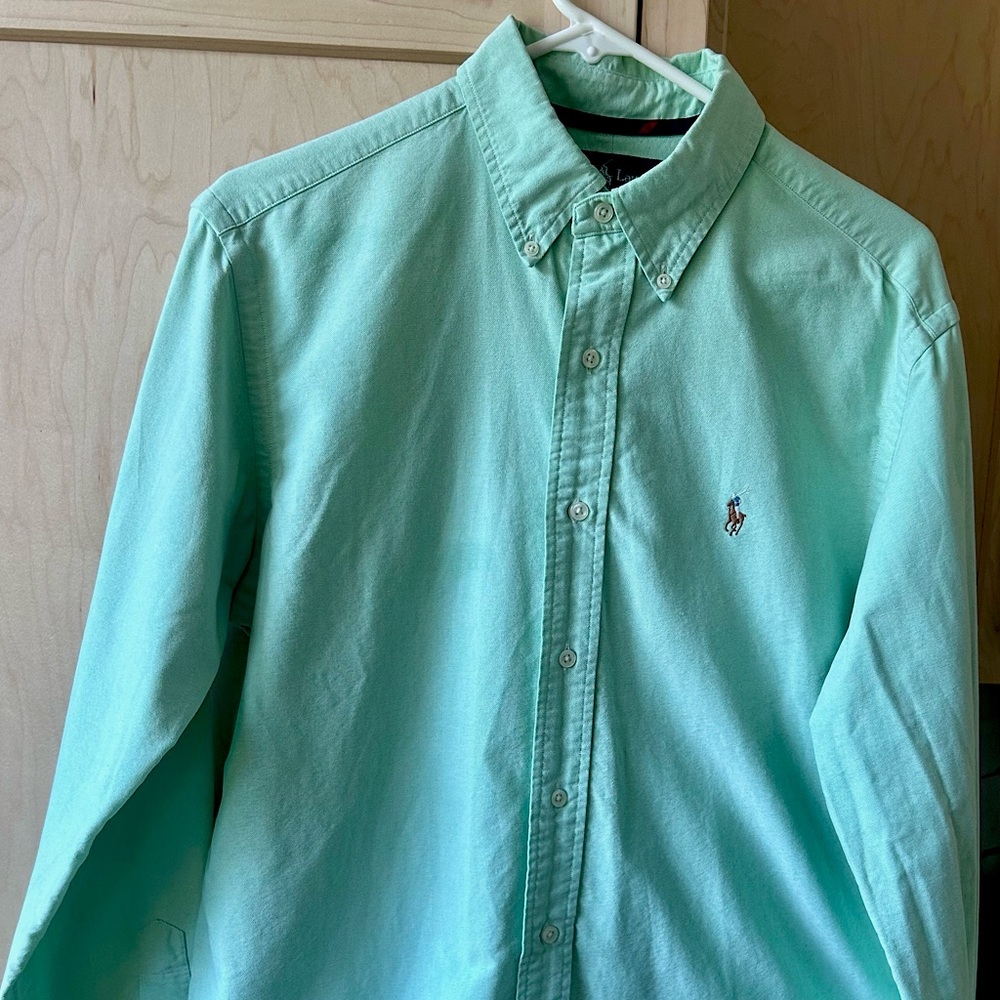 Ralph Lauren classic fit button down long sleeve shirt.  Size Medium